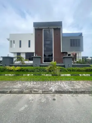 5bdrm House in Off Lekki-Epe Expressway for sale