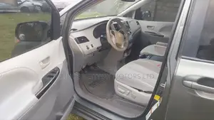 Toyota Sienna 2012 Gray