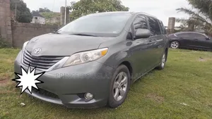 Toyota Sienna 2012 Gray