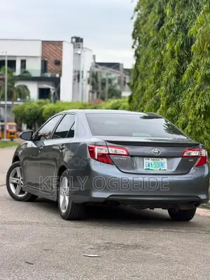 Toyota Camry SE 4dr Sedan (3.5L 6cyl 6A) 2014 Gray