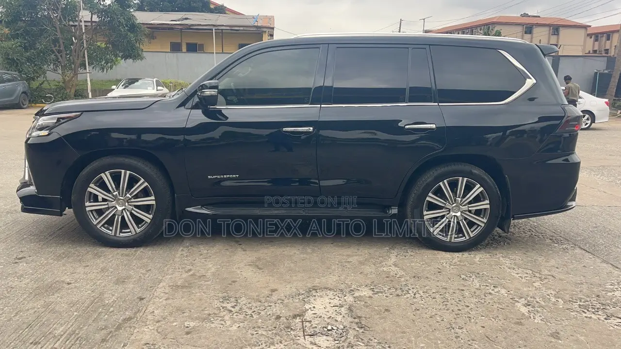 Lexus LX 570 AWD 2017 Black