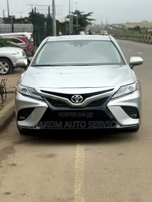 Toyota Camry SE (2.5L 4cyl 8A) 2019 Silver