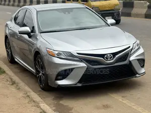 Toyota Camry SE (2.5L 4cyl 8A) 2019 Silver