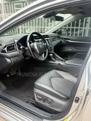 Toyota Camry SE (2.5L 4cyl 8A) 2019 Silver