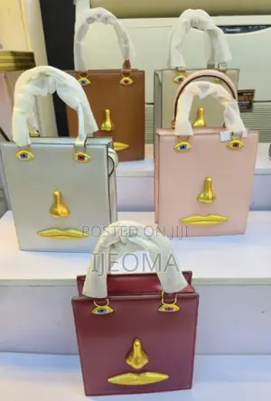 Elegant Women’s Handbag With Shoulder Strap