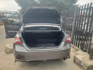 Toyota Camry SE FWD (2.5L 4cyl 8AM) 2018 Brown