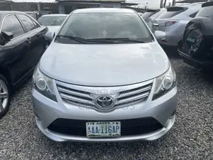 Toyota Avensis 2015 Silver