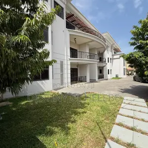 5bdrm Penthouse in Maitama for sale