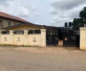 9bdrm House in Benin City for sale
