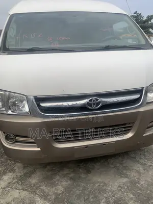 Toyota HiAce 2014 White