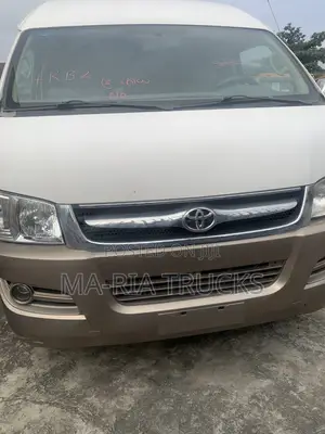 Toyota HiAce 2014 White