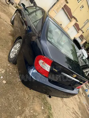 Toyota Camry XLE 4dr Sedan (2.4L 4cyl 4A) 2004 Blue