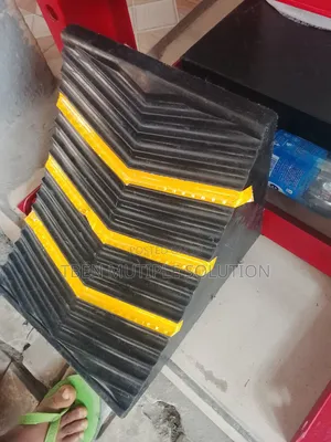 Heavy-Duty Big Rubber Wheel Chock or Wage