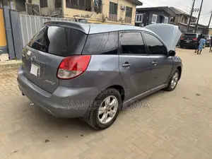 Toyota Matrix XR Hatchback FWD (1.8L 4cyl 4A) 2004 Blue
