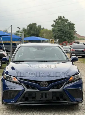 Toyota Camry SE 2023 Blue