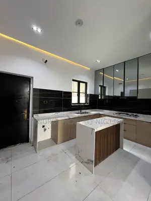 5bdrm Duplex in Chevron for rent