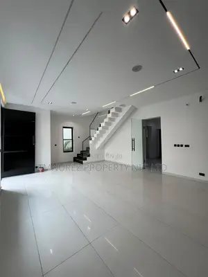5bdrm Duplex in Chevron for rent