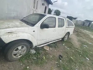 Nissan Navara 2005 White