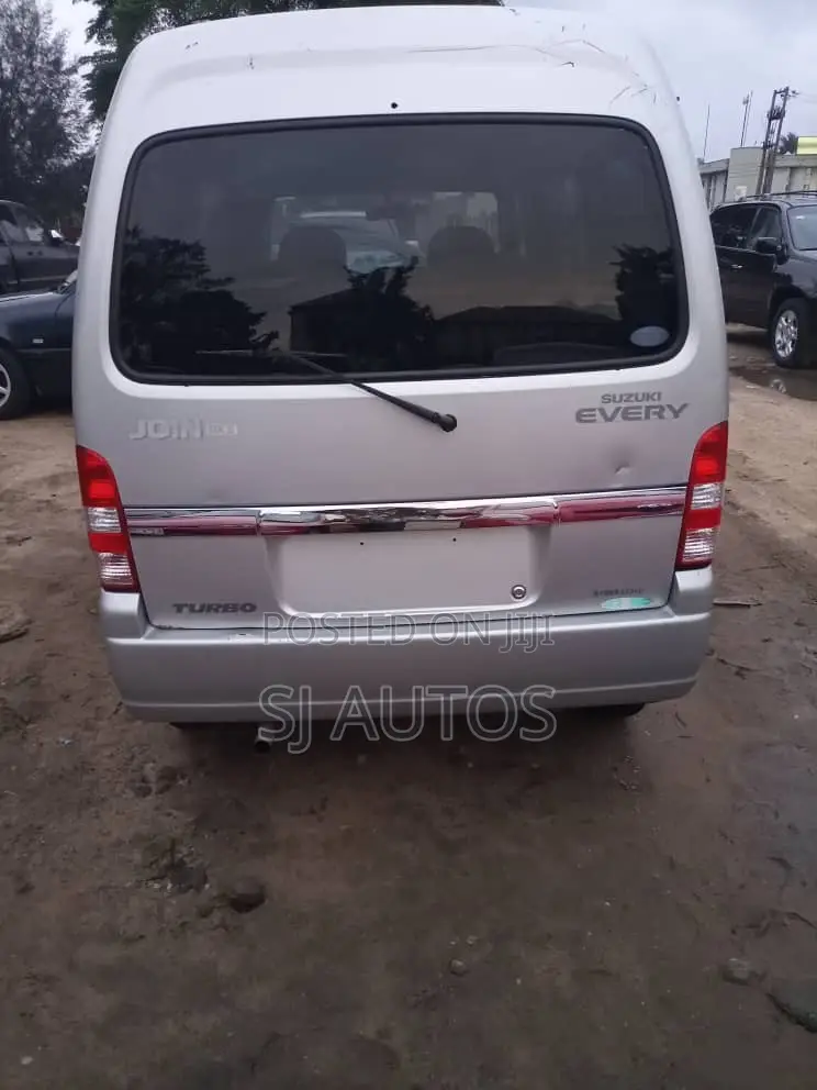 Suzuki APV Minibus 2001 Silver
