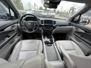 Honda Pilot Touring 4dr SUV 4WD (3.5L 6cyl 9A) 2016 Silver