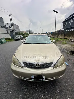 Toyota Camry LE 4dr Sedan (2.4L 4cyl 4A) 2004 Gold