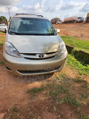 Toyota Sienna 2007 Gold