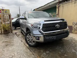 Toyota Sequoia Limited 4dr SUV 4WD (5.7L 8cyl 6A) 2014 Silver