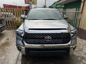Toyota Sequoia Limited 4dr SUV 4WD (5.7L 8cyl 6A) 2014 Silver