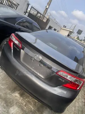 Toyota Camry XLE V6 4dr Sedan (3.5L 6cyl 6A) 2013 Gray