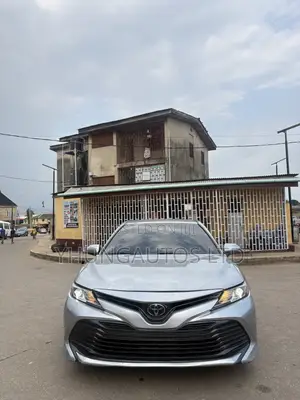 Toyota Camry SE FWD (2.5L 4cyl 8AM) 2018 Silver