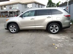 Toyota Highlander 2016 Gold