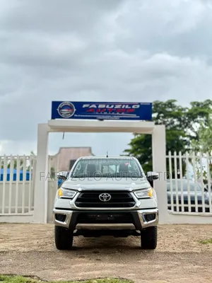 New Toyota Hilux 2025 White