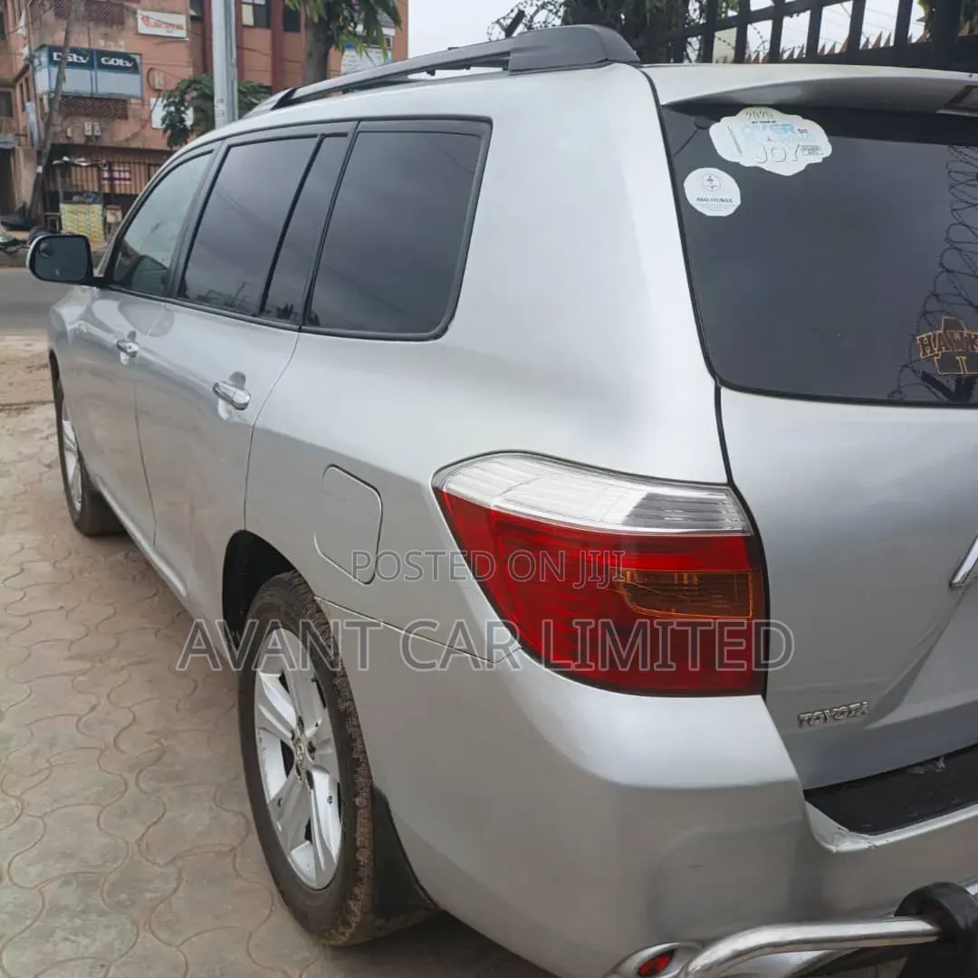Toyota Highlander Base 2010 Silver