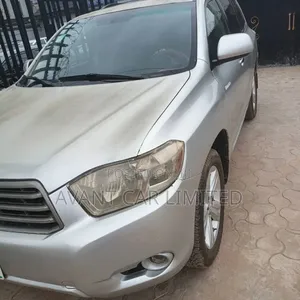 Toyota Highlander Base 2010 Silver