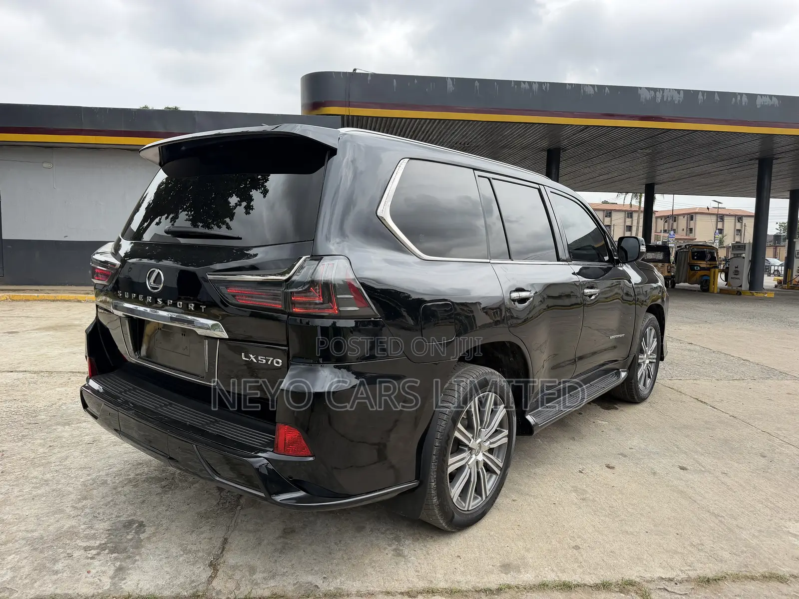 Lexus LX 570 AWD 2017 Black