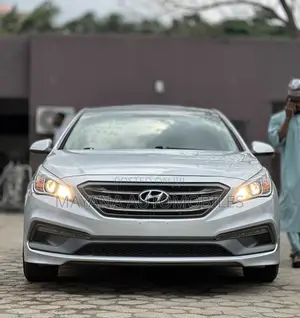 Hyundai Sonata Sport Sedan FWD (2.4L 4cyl 6A) 2016 Silver