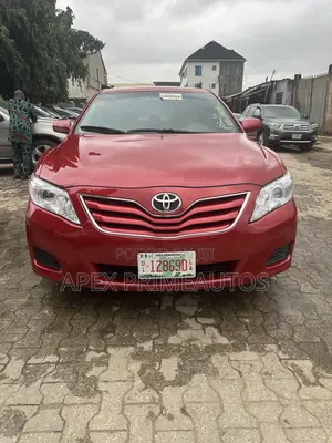 Toyota Camry LE 4dr Sedan (2.5L 4cyl 6A) 2011 Red