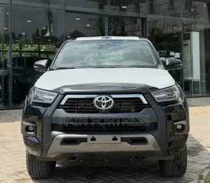 Toyota Hilux 2023 Black