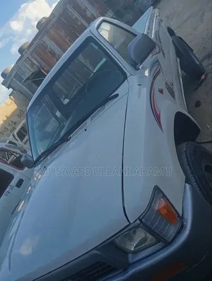 Toyota Hilux 1989 White