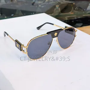 GUCCI Bold, Chunky Black Square Frame Sunglasses