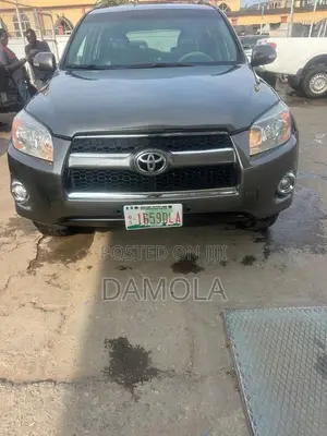 Toyota RAV4 2.5 Limited 2012 Gray