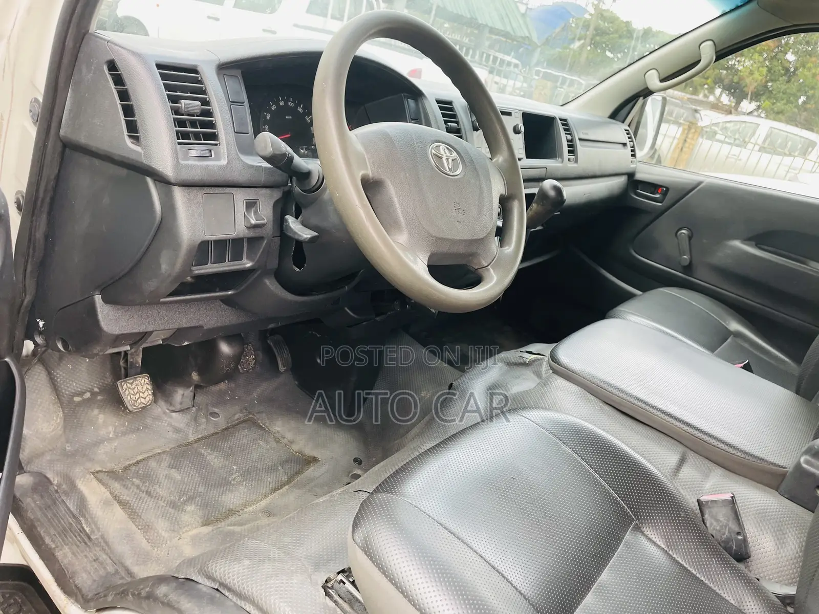 Toyota HiAce 2014 White