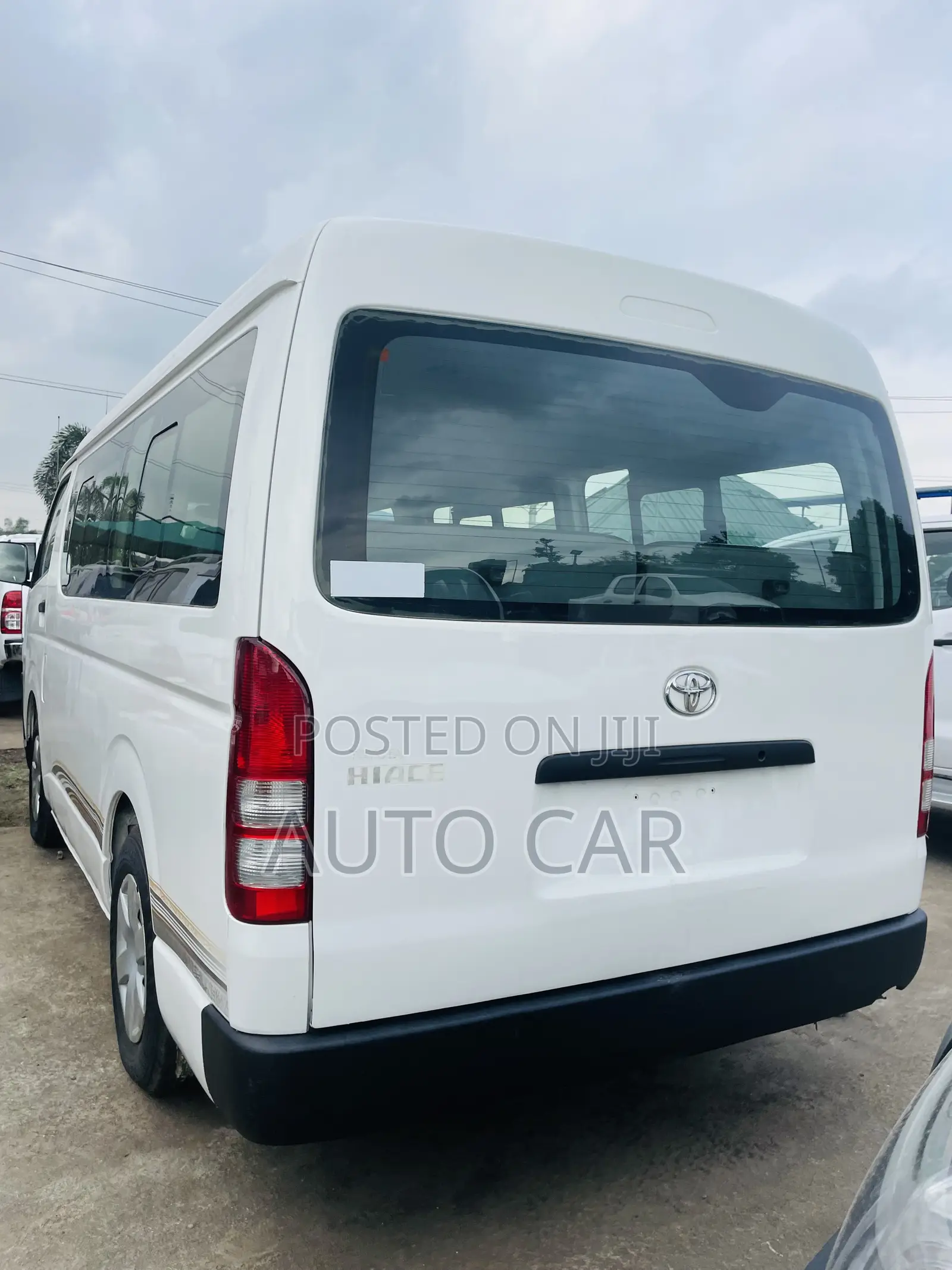 Toyota HiAce 2014 White
