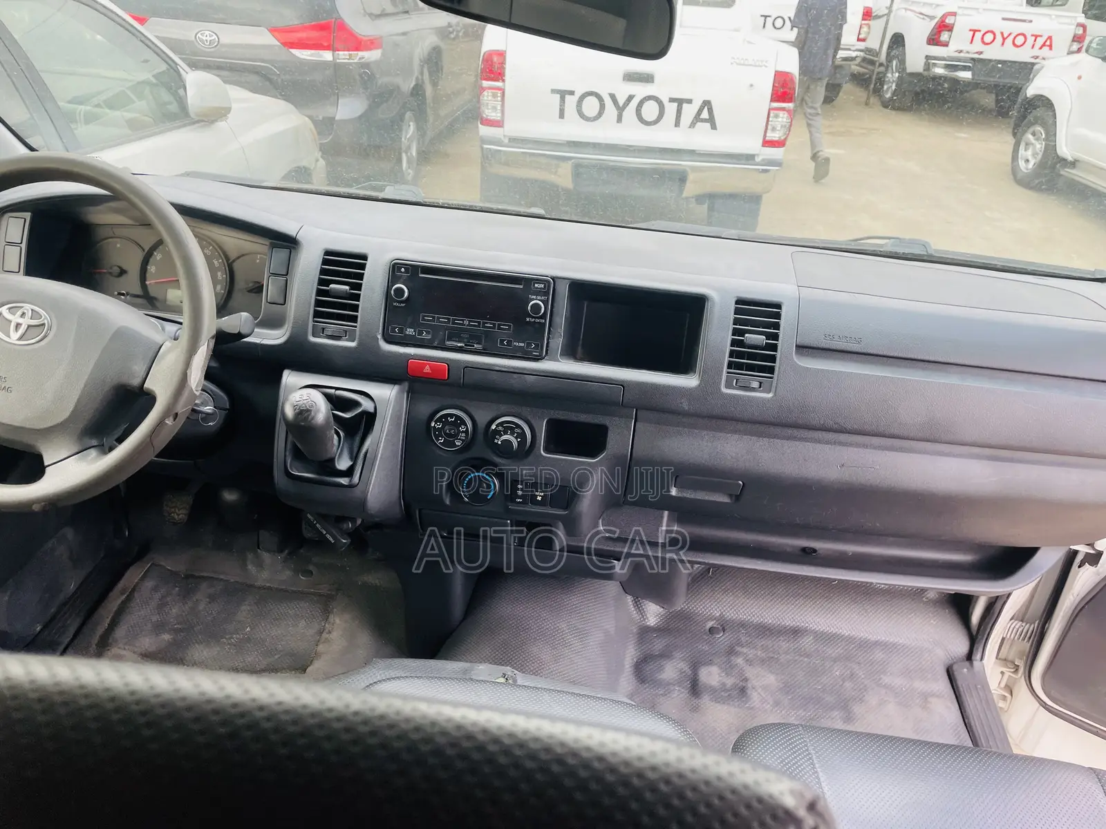 Toyota HiAce 2014 White