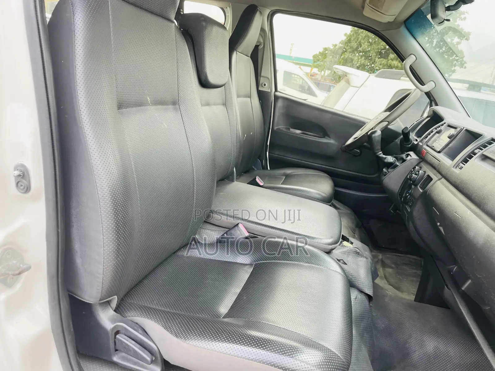 Toyota HiAce 2014 White
