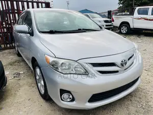 Toyota Corolla LE 4dr Sedan (1.8L 4cyl 4A) 2011 Silver
