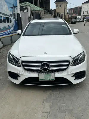 Mercedes-Benz E300 4Matic AWD Sedan (2.0L 4cyl 9A) 2017 White