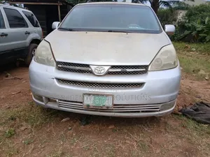 Toyota Sienta 2004 Silver