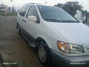 Toyota Sienna 2002 White