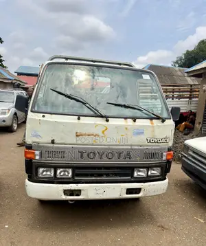 Toyota Dyna 150 First Body Company Used.